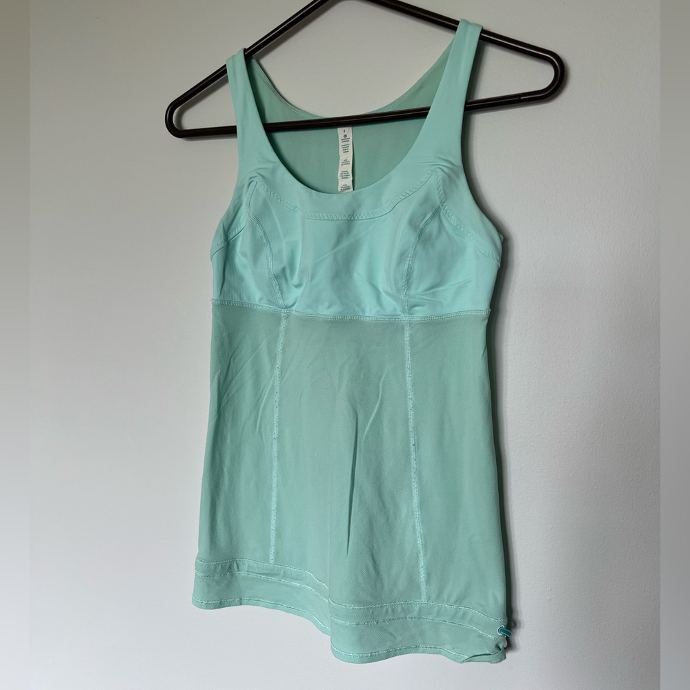 Lululemon Run: Ta Ta Topper in Aquamarine Size 4